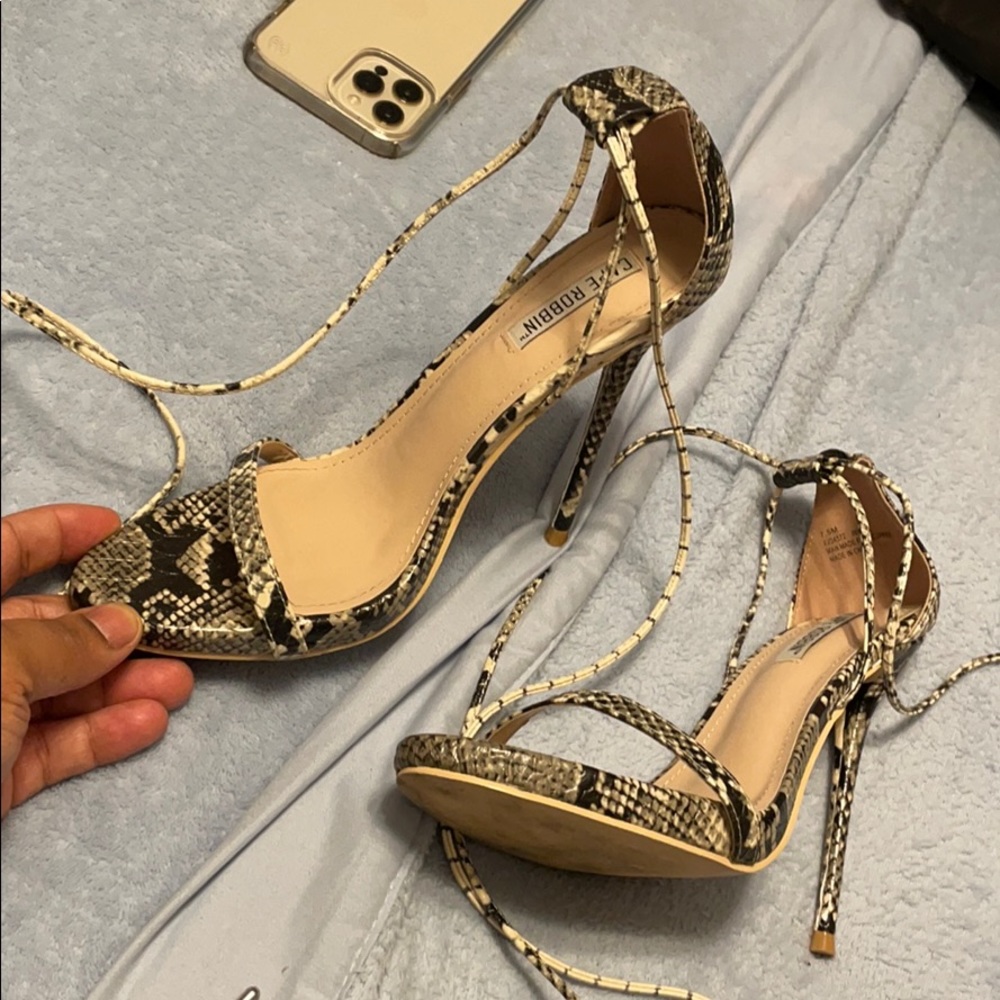 Shoes - Picture 3 of 4